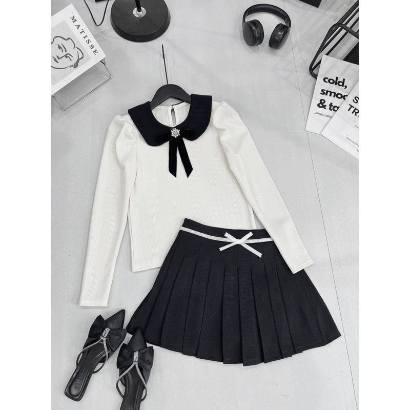 Set len gạo hàn có độn vai. Tang nơ đá nhung cài đẹp . Chân váy dạ xếp ly