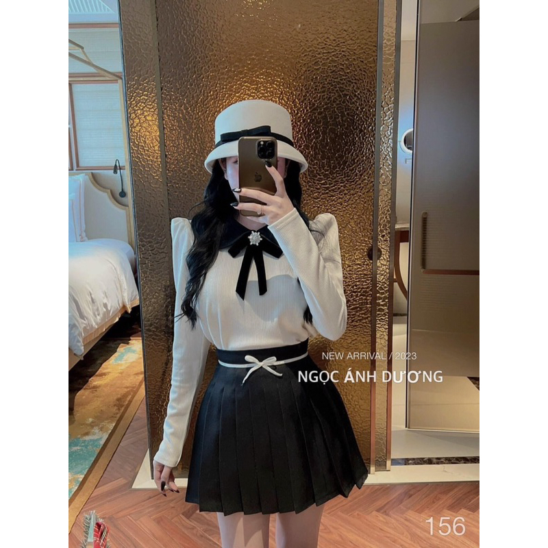 Set len gạo hàn có độn vai. Tang nơ đá nhung cài đẹp . Chân váy dạ xếp ly