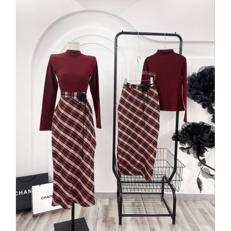 SÉT ÁO LEN ĐỎ CỔ LỌ TAY DÀI KÈM CHÂN VÁY CARO MIDI