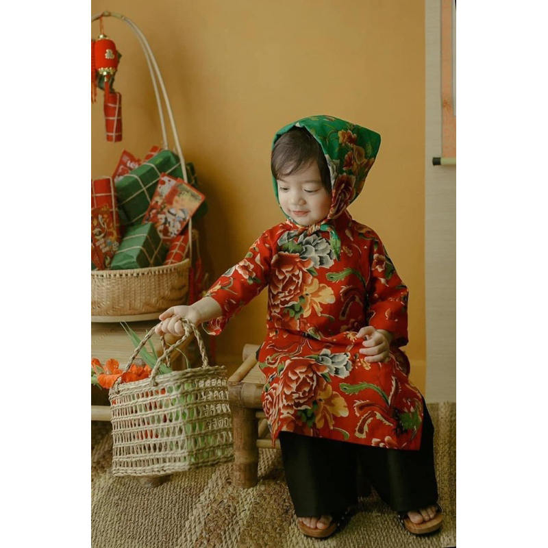 ÁO DÀI HOA CHĂN CÔNG XANH ĐỎ CHO BÉ
