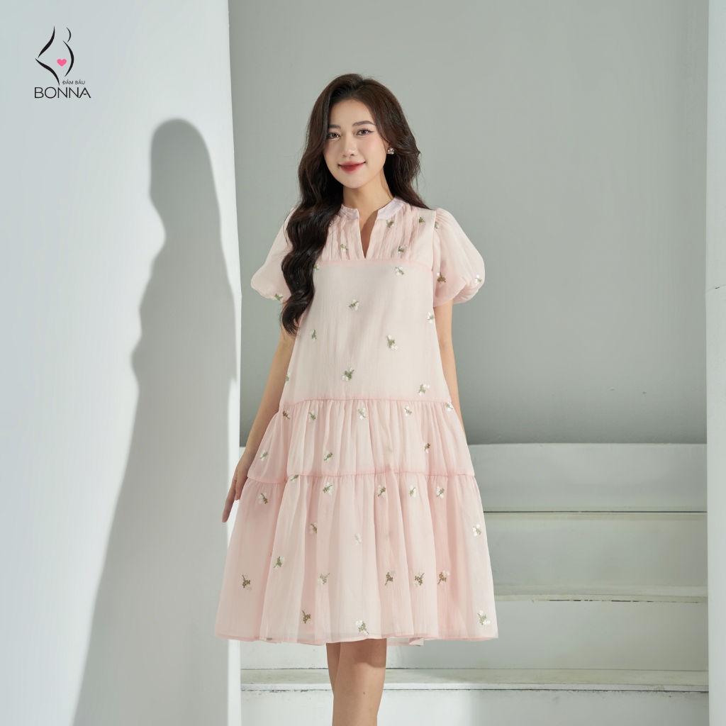 Đầm bầu babydoll BONNA dáng đuôi cá bồng bềnh, chất liệu tơ thêu hoa tỉ mỉ phù hợp làm đầm bầu công sở, dự tiệc VS427