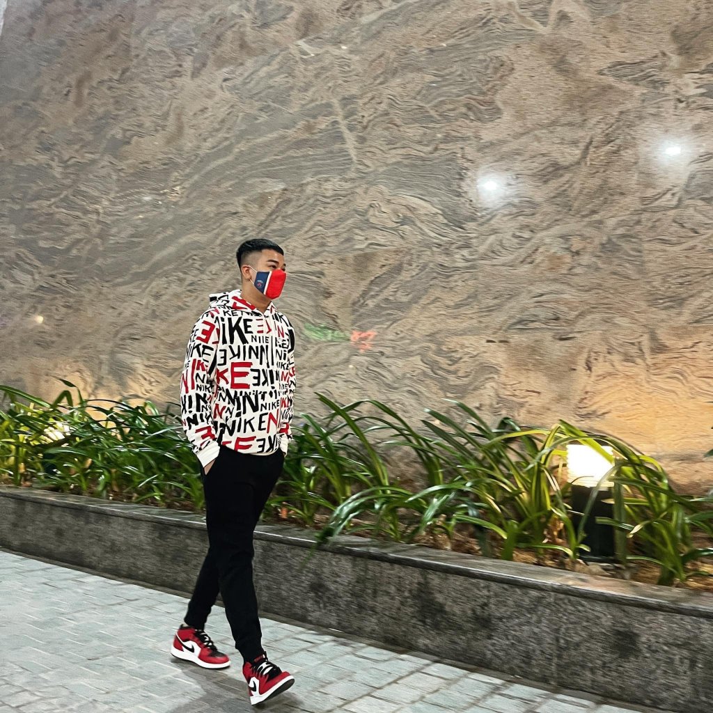 Ni.ke Swoosh Red White chỉ duy nhất size M á