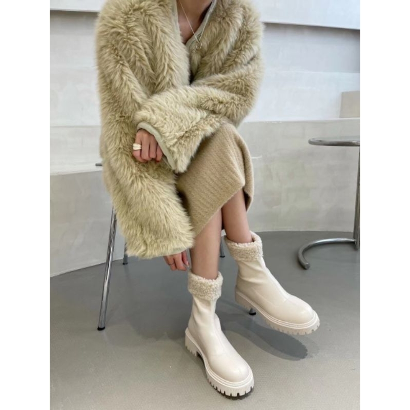 Bốt Da Nữ Cổ Lửng Phối Lông Đế Răng Cưa 2 màu Đen, Kem Sang Chảnh HOTTREND 2023 !