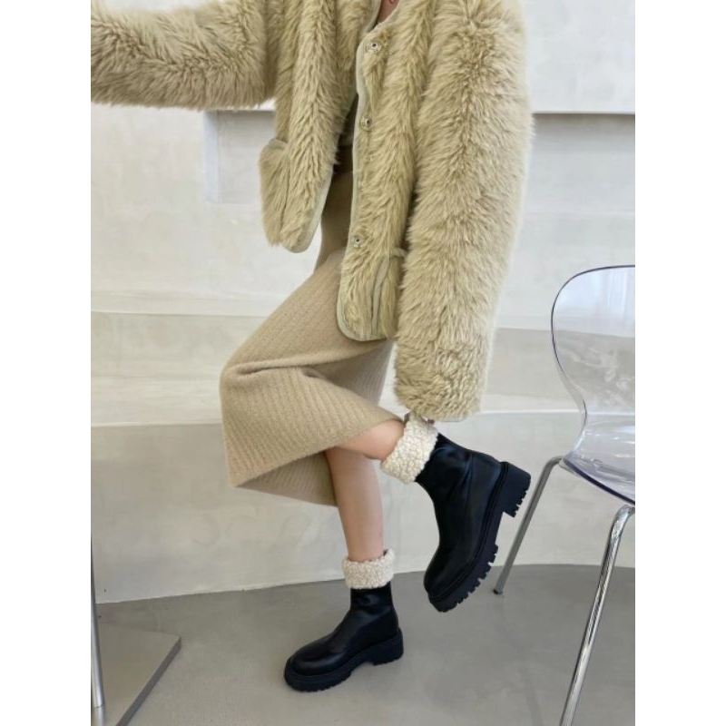 Bốt Da Nữ Cổ Lửng Phối Lông Đế Răng Cưa 2 màu Đen, Kem Sang Chảnh HOTTREND 2023 !