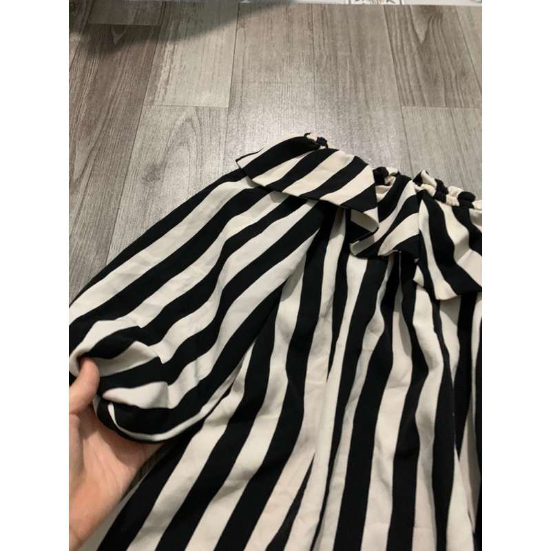 Đầm sọc bẹt vai