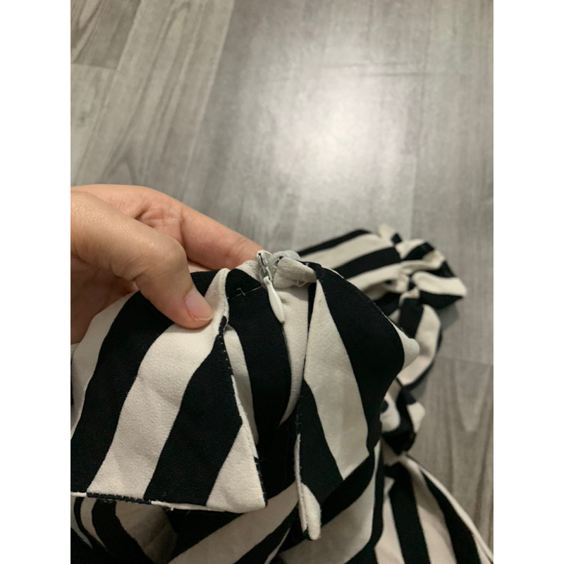 Đầm sọc bẹt vai