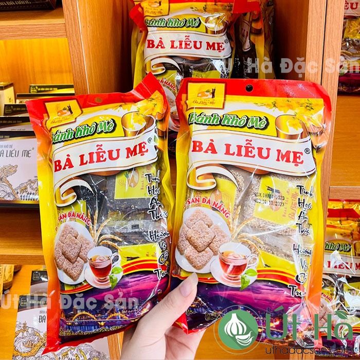 Bánh Khô Mè Bà Liễu Mẹ Mè Trắng - Mè Đen Gói 250gr Đặc Sản Đà Nẵng Bánh Xốp Giòn Ngon - Út Hà Đặc Sản