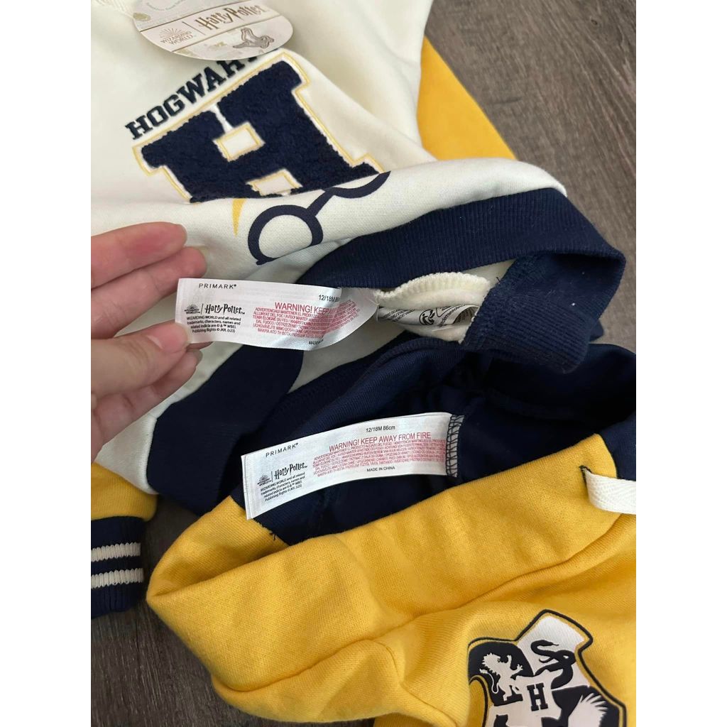 Bộ phối màu vàng than chữ H cho bé