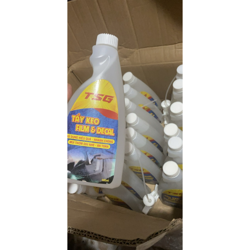 Dung dịch tẩy keo phim cách nhiệt cũ trên kính xe ô tô dung tích 500ml, Tẩy sạch keo an toàn không gây xước kính