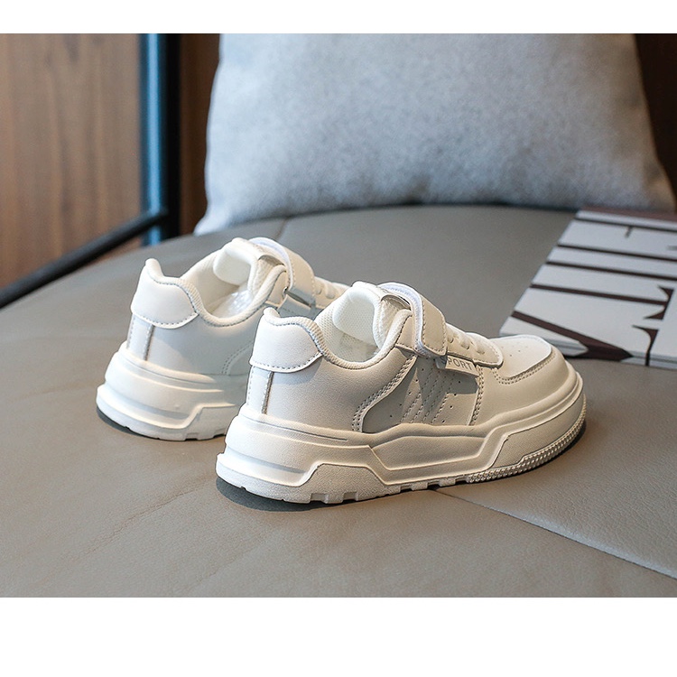 2395 - Giày thể thao quai dán 2 màu trắng/đen BTBG size 26-37