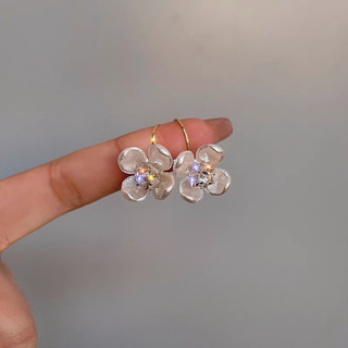 Bông tai khoá vuông hạt