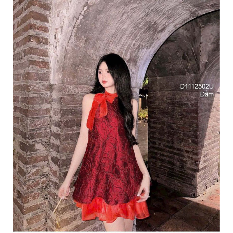 Đầm gấm hoa cổ yếm, váy suông đỏ phối lưới sang trọng VIENS STORE