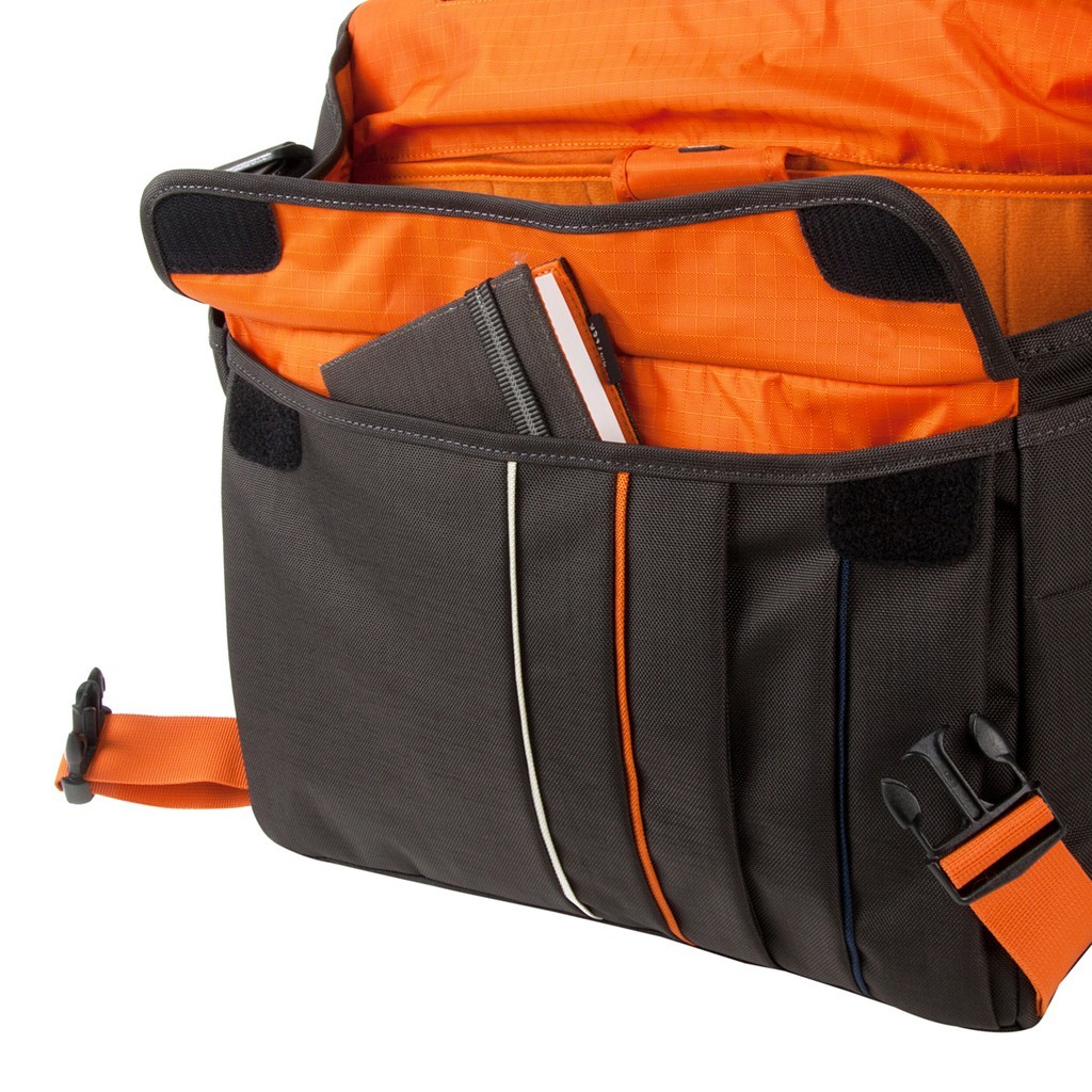 Túi máy ảnh đeo chéo Crumpler Jackpack 9000 size đại có ngăn đựng laptop vải chống nước