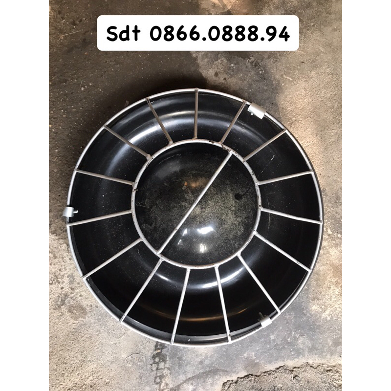 Máng cho gà ăn chống bới.