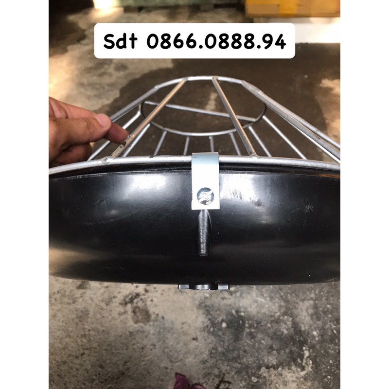 Máng cho gà ăn chống bới.