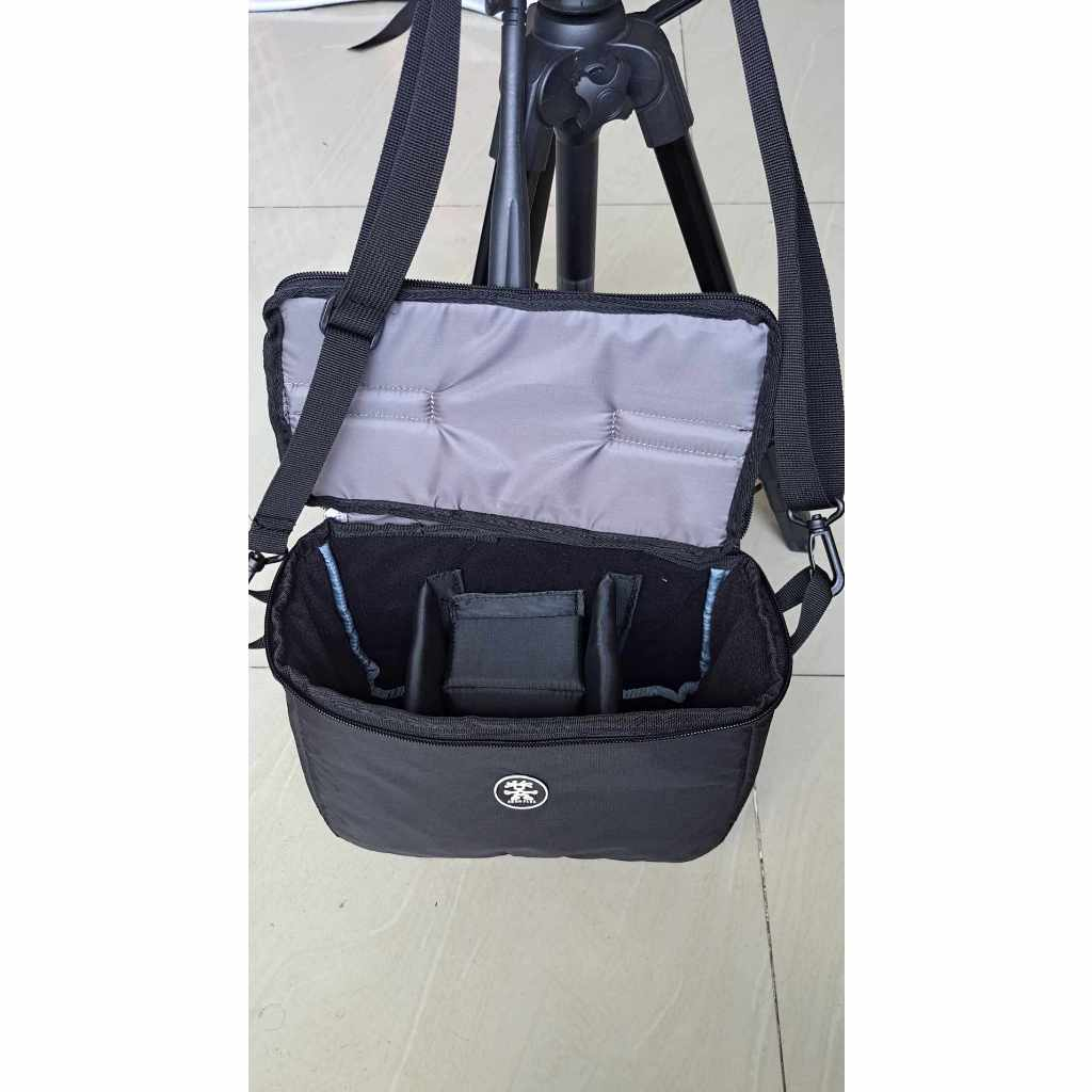 Túi máy ảnh crumpler mút dày để 1body 2lens có tay xách , dây mang vai , vải chống nước