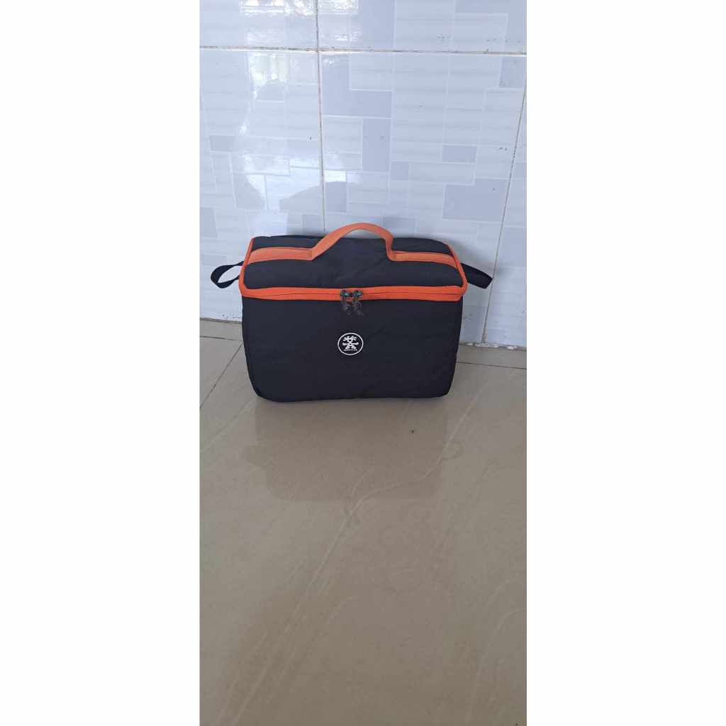 Túi máy ảnh crumpler mút dày để 1body 2lens có tay xách , dây mang vai , vải chống nước