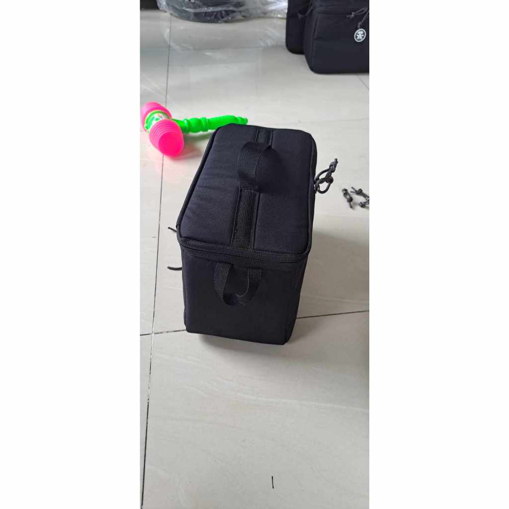 Túi máy ảnh crumpler mút dày để 1body 2lens có tay xách , dây mang vai , vải chống nước