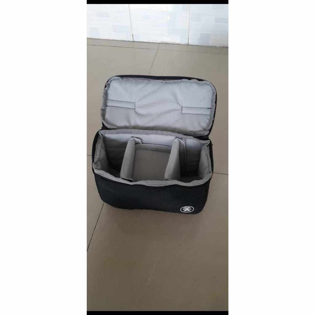 Túi máy ảnh crumpler mút dày để 1body 2lens có tay xách , dây mang vai , vải chống nước