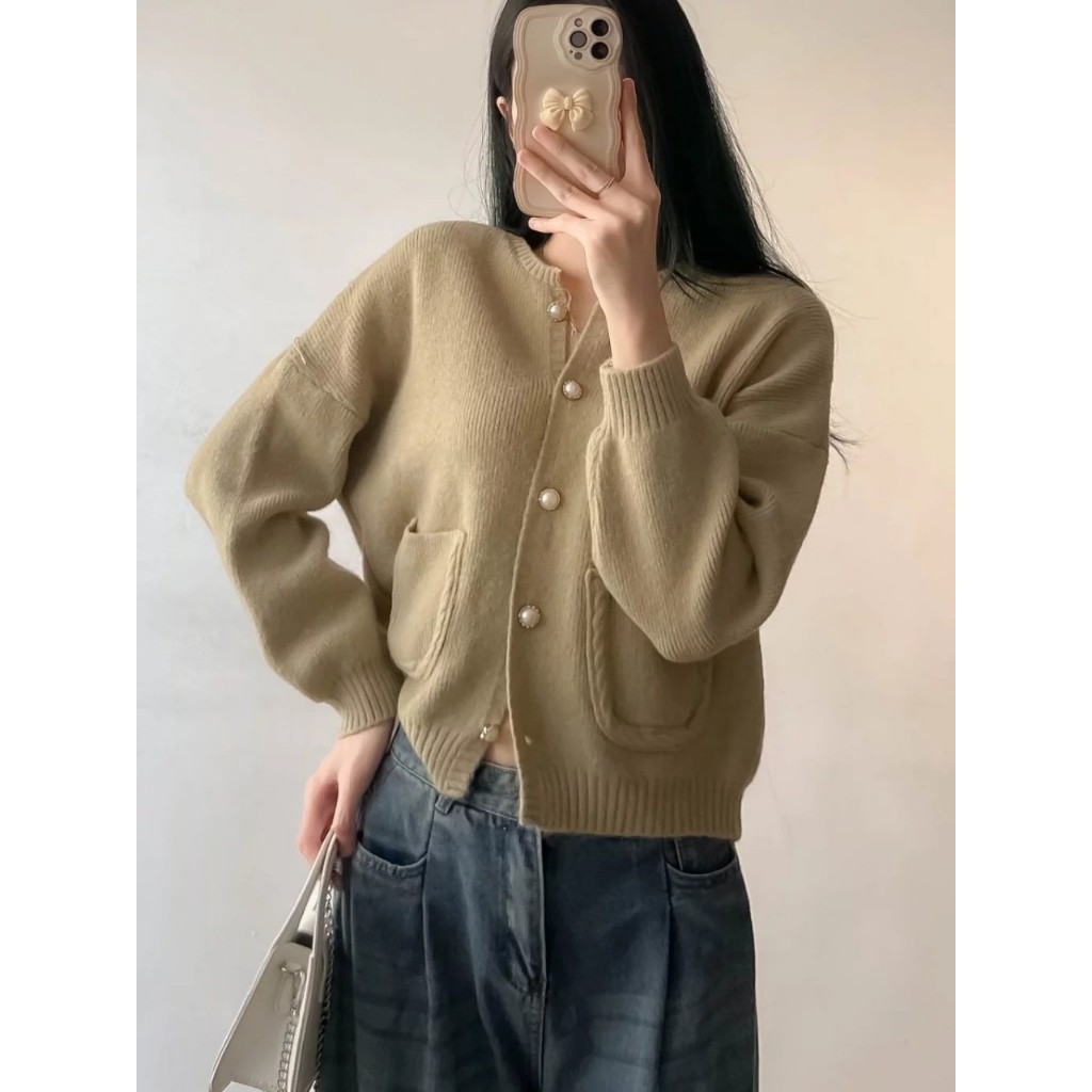 Áo cardigan vintage cúc ngọc 2 túi bên cổ tròn AoCDGcucngoc680_P2K2