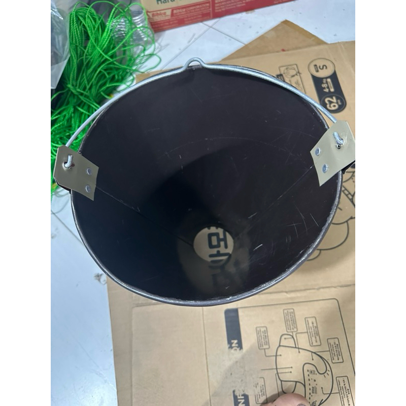 Phễu cắt tiết gà ngan vịt bằng tôn cao 27cm x 25cm x 7cm