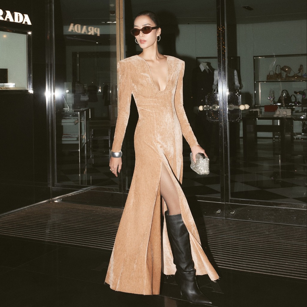 REINA – RILEY EMBELLISHED VELVET GOWN