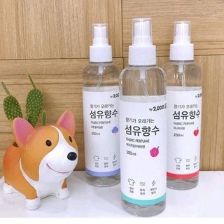 Xịt thơm quần áo Daiso Hàn Quốc 250ml - Hold live