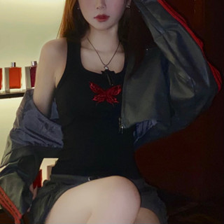 Áo ba lỗ tanktop đen hoạ tiết thêu hình bướm đỏ