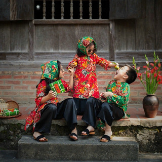 Áo dài Có cổ hoạ tiết chăn con công cho bé gái