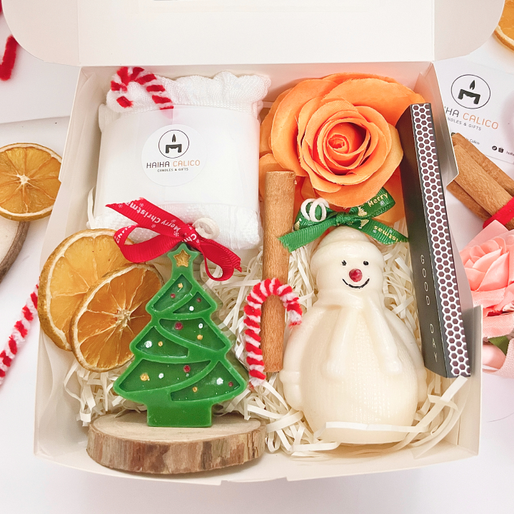 Set Quà Tặng Nến Thơm Giáng Sinh Noel Nhỏ Xinh N2 - Nến Thơm Chill Dễ Ngủ - Kích Thước 16x16x8cm