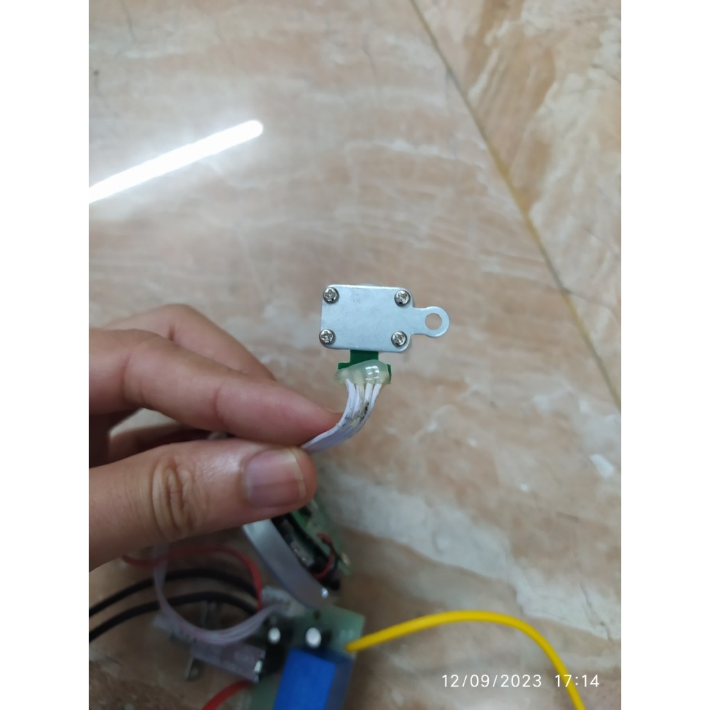 Đồng hồ đo áp suất máy bơm điện 12v cho ôtô, xe máy