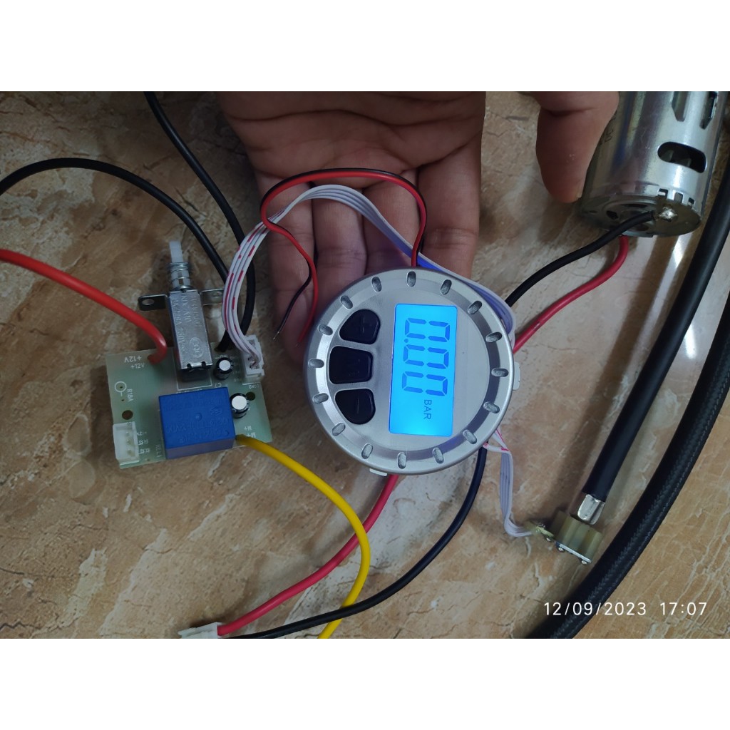 Đồng hồ đo áp suất máy bơm điện 12v cho ôtô, xe máy