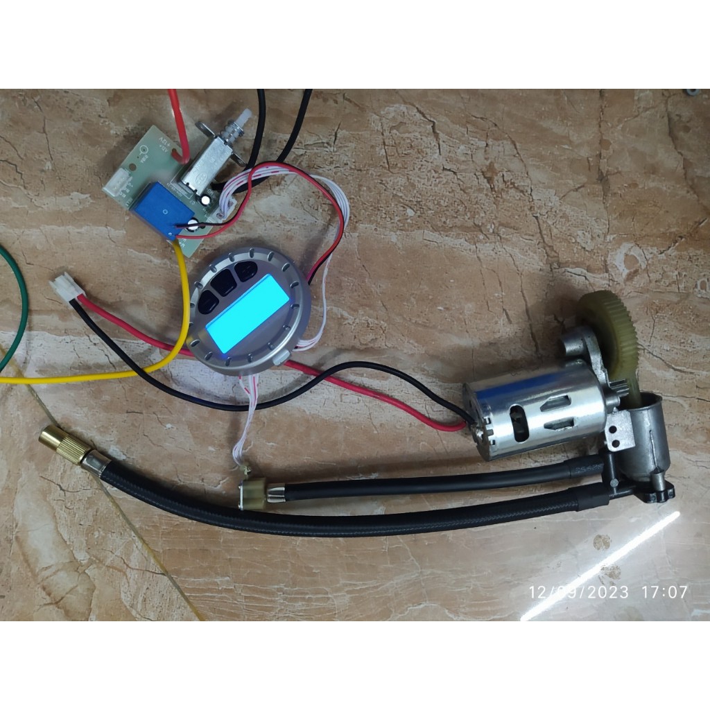 Đồng hồ đo áp suất máy bơm điện 12v cho ôtô, xe máy