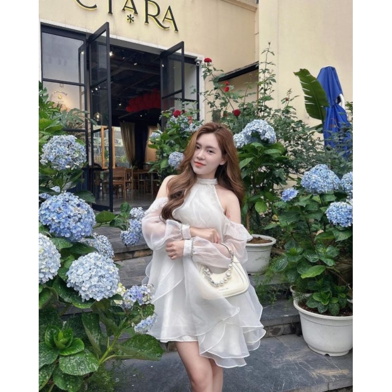 Đầm babidol rớt vai cổ yếm