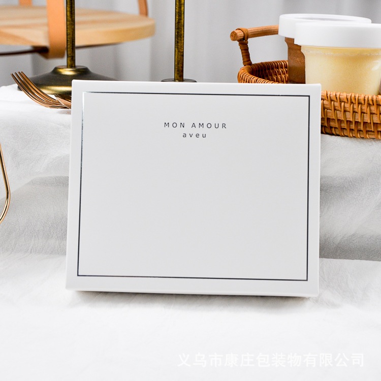 Hộp Đựng SOCOLA Trắng Mon Amour Aveu Nhập Trung đựng 8,9,12 viên socola