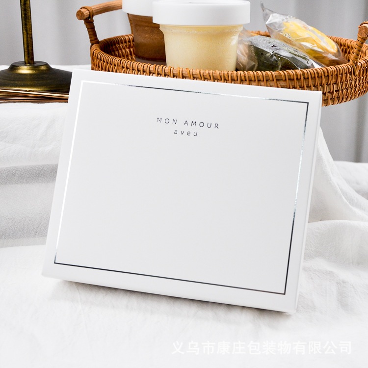 Hộp Đựng SOCOLA Trắng Mon Amour Aveu Nhập Trung đựng 8,9,12 viên socola