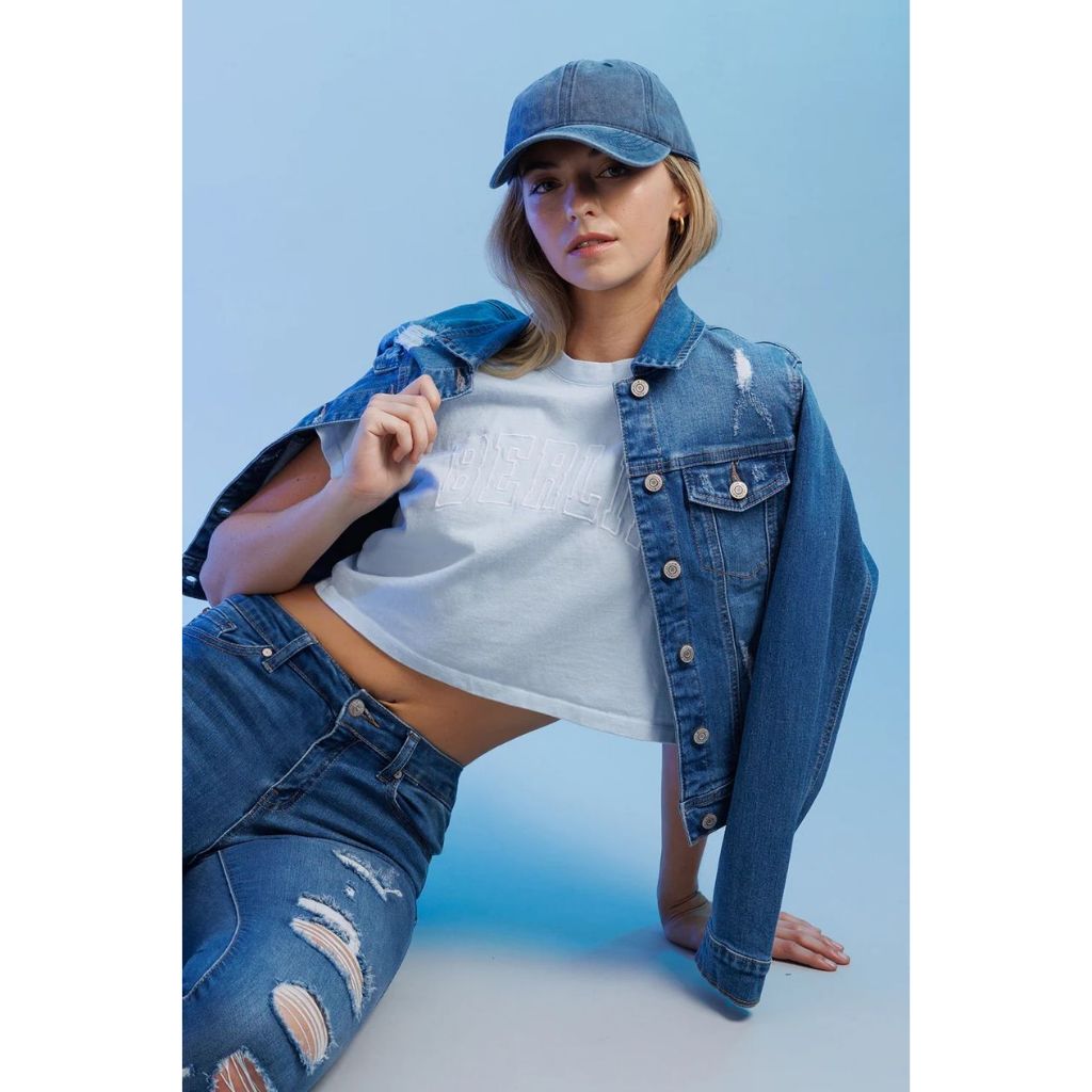 Khoác jeans Denim jacket dành cho Nữ. Chất jeans mềm, co giãn thoải mái. Hàng chính hãng, xịn 100%.