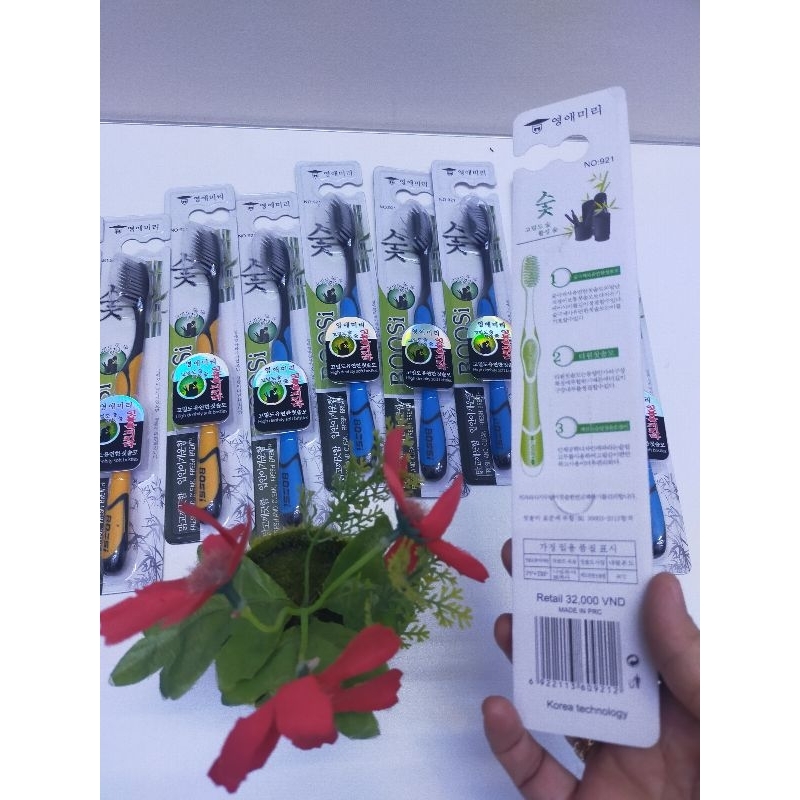 Combo Hộp 30 cái bàn chải đánh răng than tre Hàn Quốc