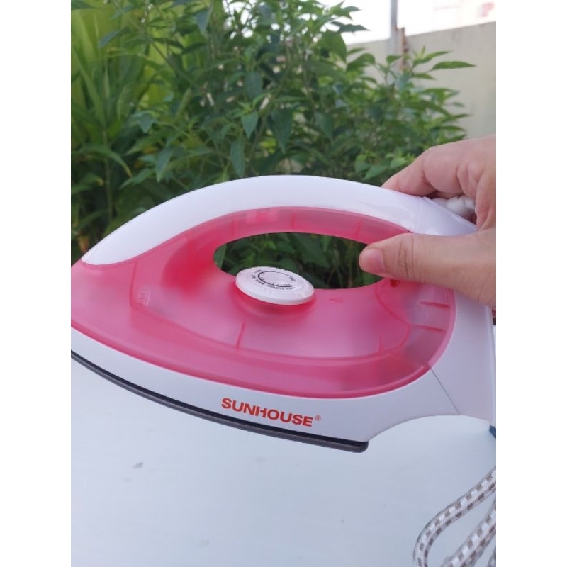 Bàn ủi khô Sunhouse Shd1072 nhỏ gọn xài bền