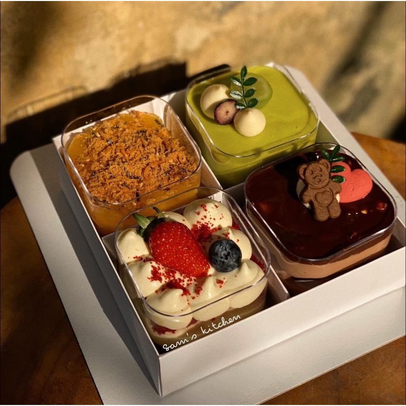 Combo 10 Hộp vuông đựng bánh nhựa cứng kèm nắp 2013