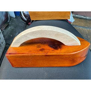 Bàn ủi gỗ.