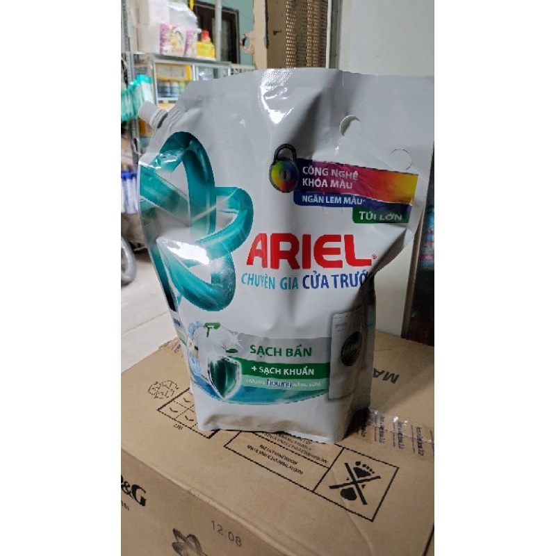 Nước giặt xả quần áo Ariel