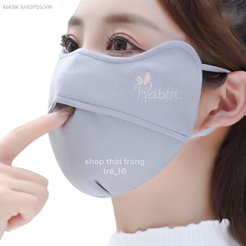 Khẩu trang vải cao cấp có lỗ thở thoáng khí, quai đeo chống đau tai phù hợp cho cả mùa hè và mùa đông khi đi xe máy