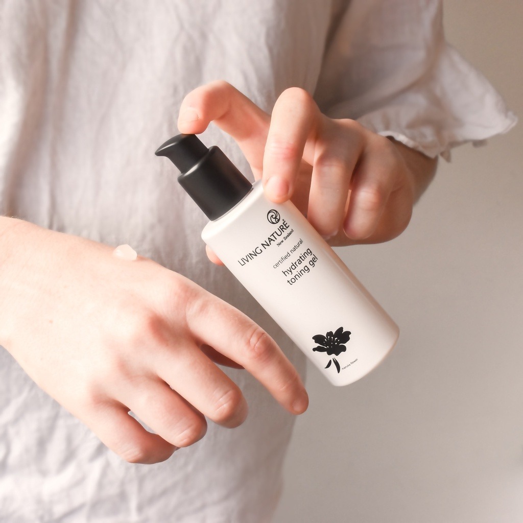 Gel dưỡng ẩm Living Nature Hydrating Toning Gel 120ml