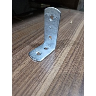 1 cái ke góc sắt xi rộng 2,5cm dài 6cm