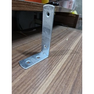 1 cái ke góc sắt xi rộng 2,5cm dài 10cm
