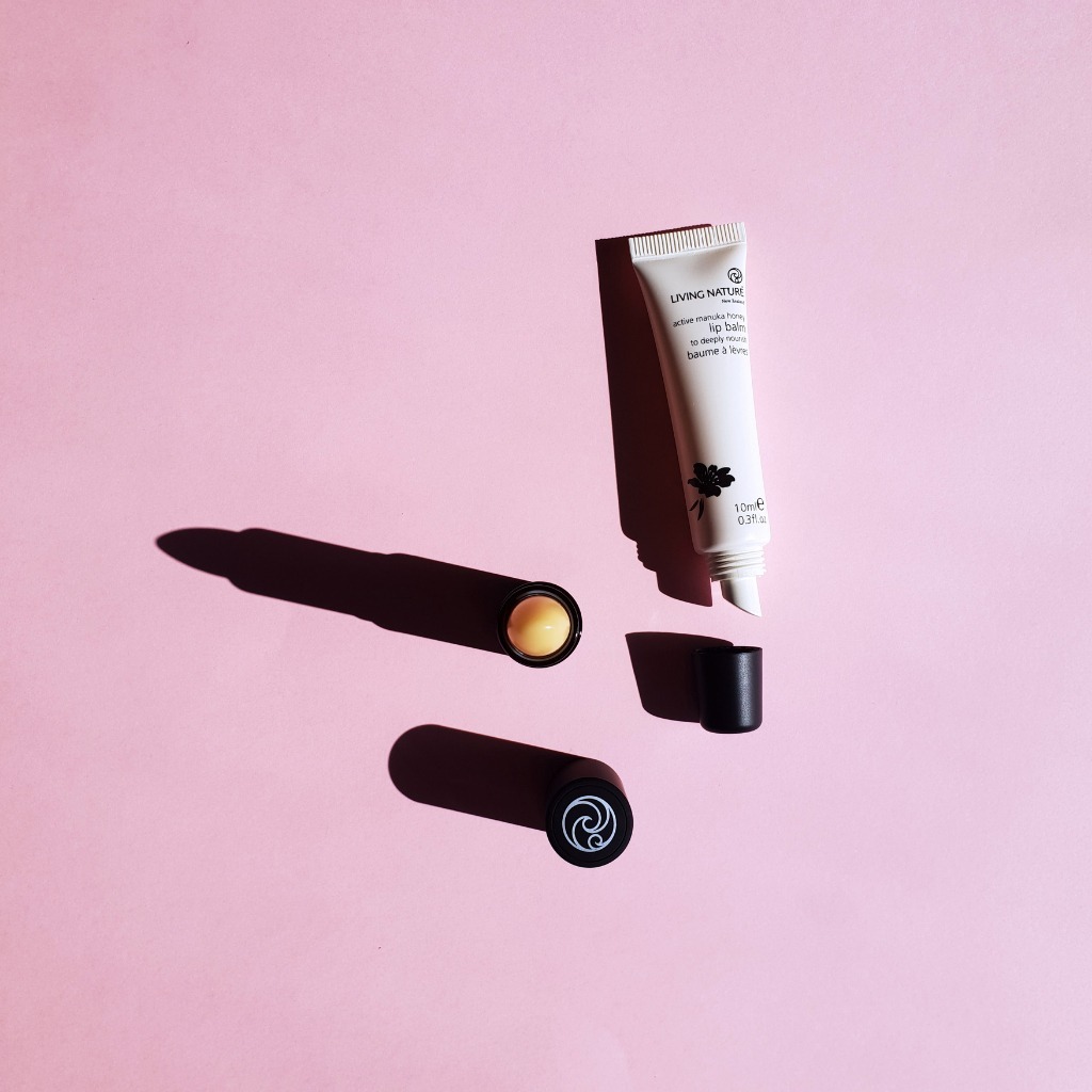 Son dưỡng môi Living Nature Lip Balm