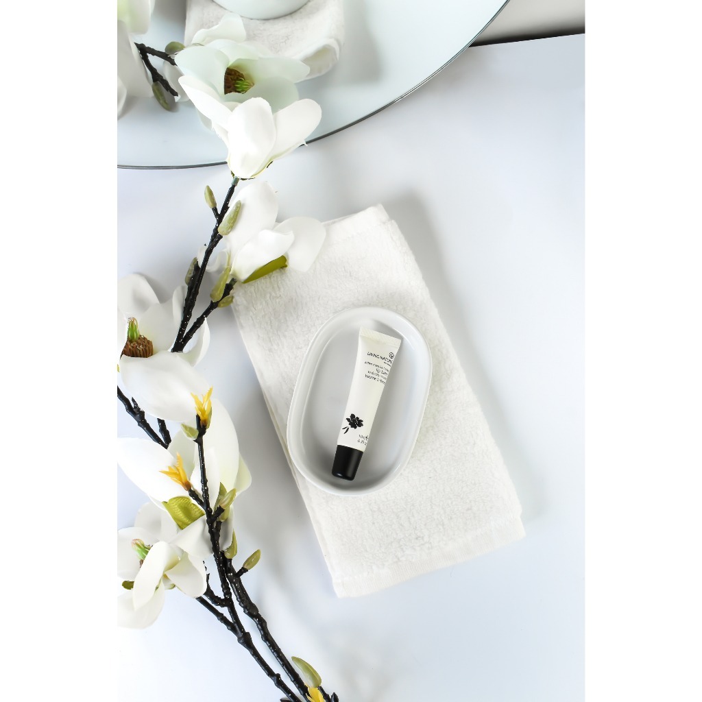 Son dưỡng môi Living Nature Lip Balm
