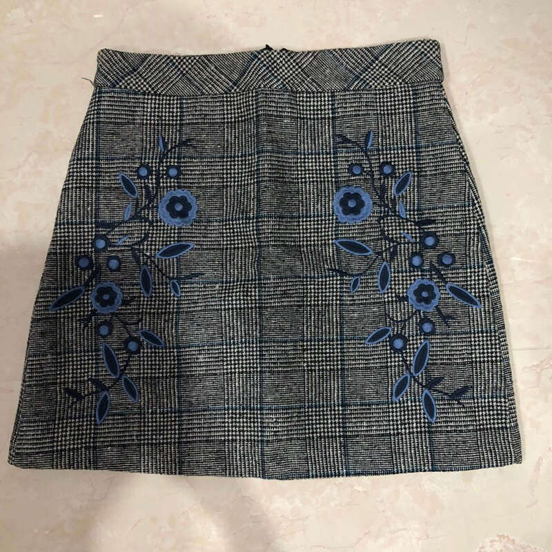 Chân váy dạ thêu hoa La Chapelle