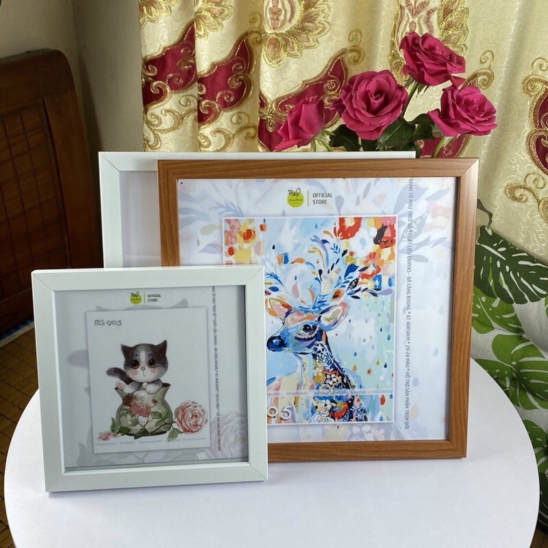 Khunh tranh khung ảnh vuông đa dạng kích thước, màu sắc